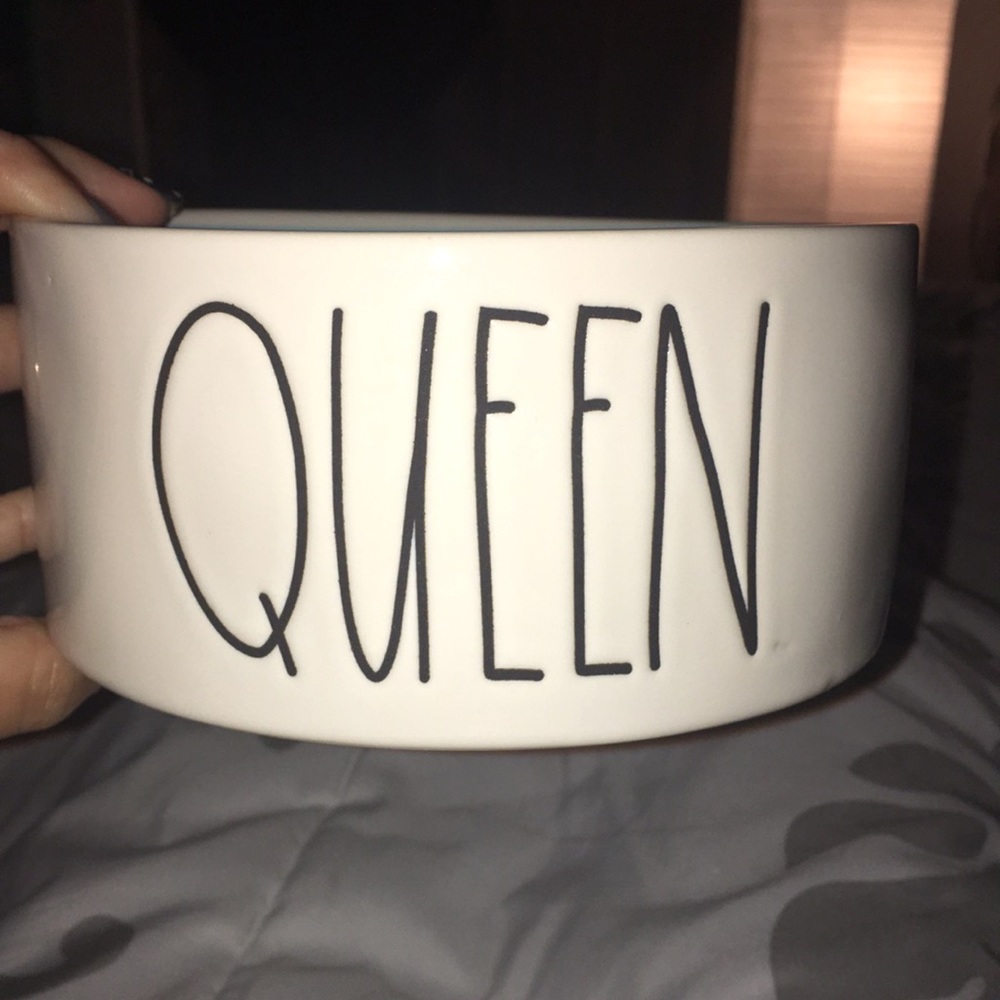 Rae Dunn/🐈Final price🐕 Queen